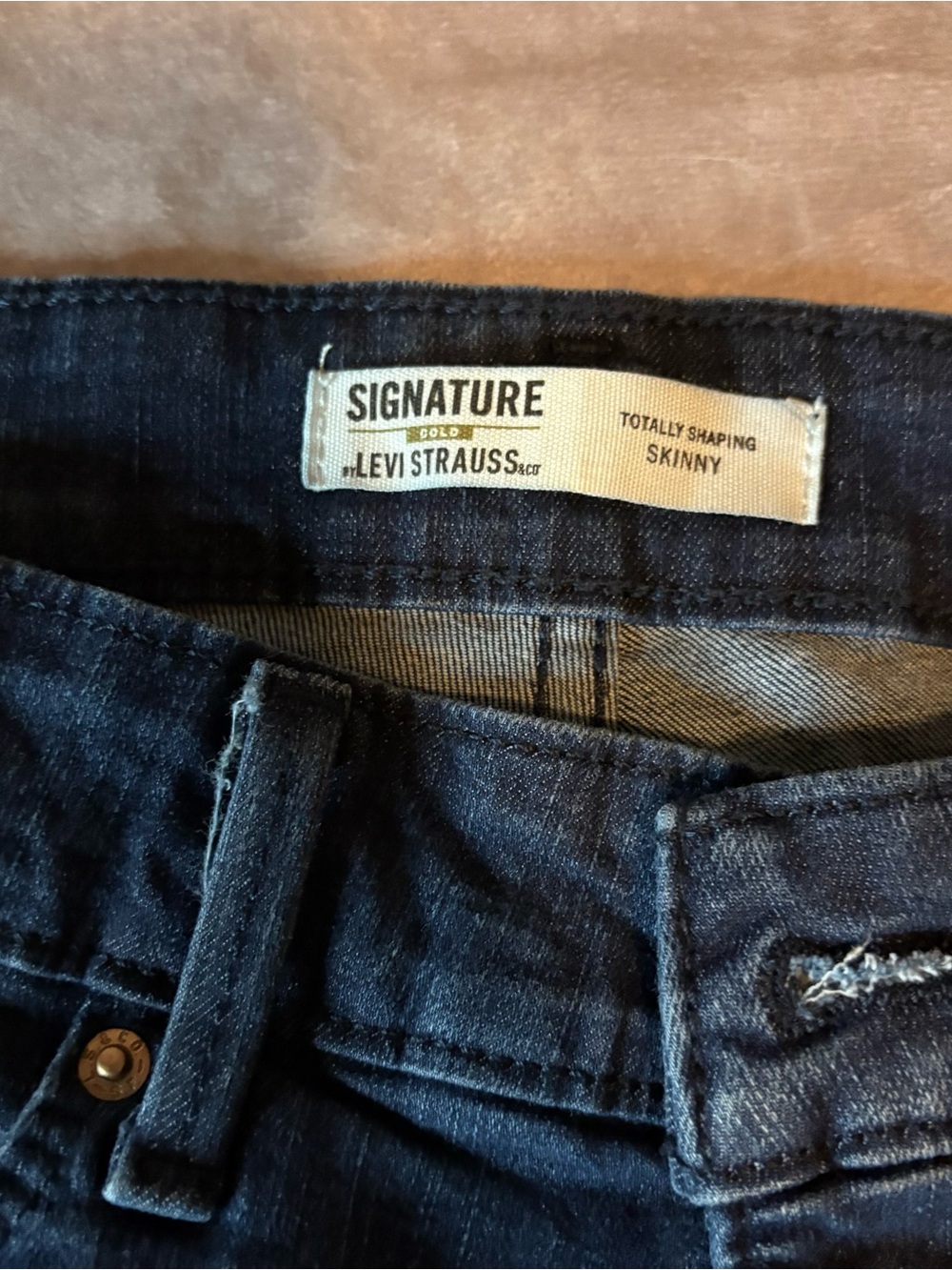 Levi’s Signature Gold “Totally Shaping Skinny” Jeans – Women’s 12L